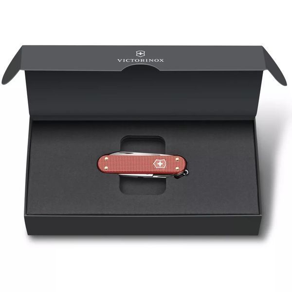 Швейцарський ніж-брелок Victorinox Classic SD Alox Limited Edition 2025 блідо-червоні рифлені накладки Limited Edition 2025 0.6221.L25 V77554109 фото