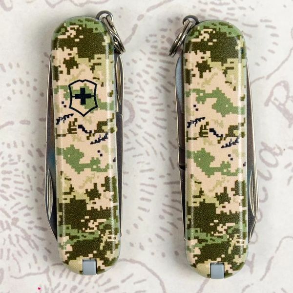 Швейцарський ніж-брелок Victorinox Classic Sd Army Піксель 0.6223.3_W3940pw V77554534 фото