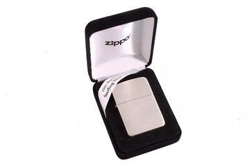 Зажигалка серебряная коллекционная Zippo 1941 Replica Sterling Silver Brushed 24 77890050 фото