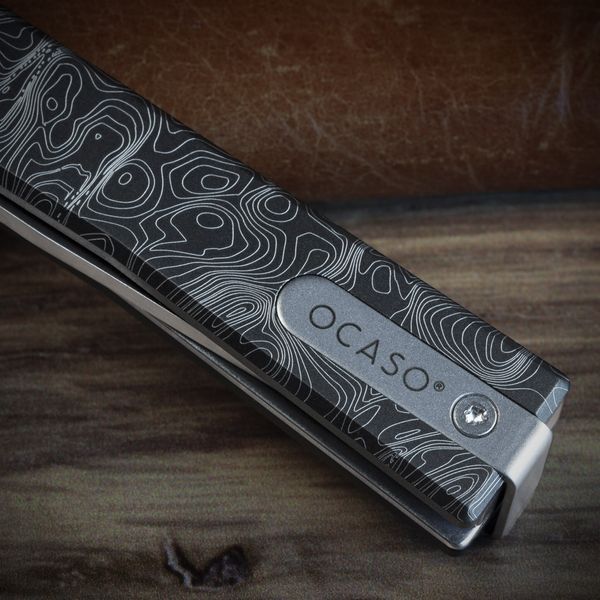 Ніж Ocaso Solstice Engraved titanium Topo Pattern Satin 10ETS 4009340 фото