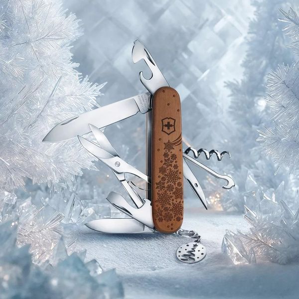 Коллекційний Швейцарський ніж Victorinox Climber WOOD Winter Magic LE 2025 грушеві накладки Limited Edition 10000 1.3701.63E1 V77554172 фото