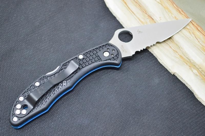 Ніж Spyderco Endela Thin Blue Line Напівсеррейтор C243FPSBKBL 871489 фото