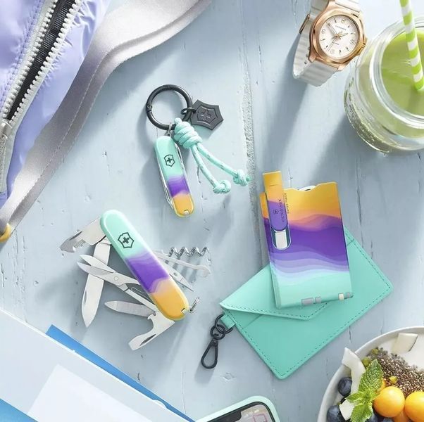 Швейцарский нож-брелок Victorinox Classic SD Sydney Style Зеленый/Фиолетовый/жёлтый 0.6223.E222 V77554118 фото